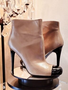 Guess By Marciano Tan Two-Toned Leather Booties with Black Patent Toe Heel Size7
